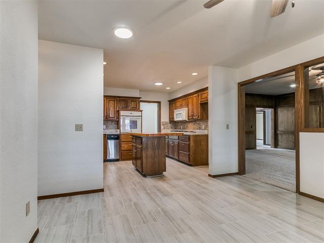 709 HAMLET Lane, Yukon, OK 73099