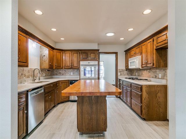 709 HAMLET Lane, Yukon, OK 73099