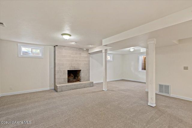 7647 15th St, Dalton Gardens, ID 83815
