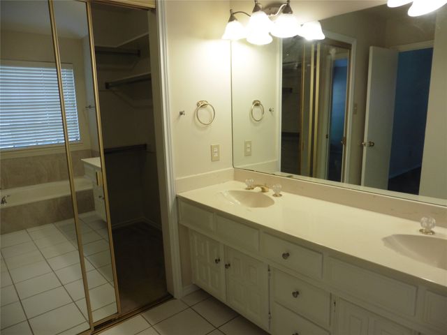 7314 HIGHLAND GLEN TRL, Dallas, TX 75248