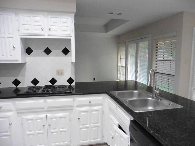 7314 HIGHLAND GLEN TRL, Dallas, TX 75248