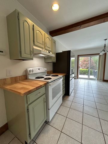 4 Great Road R, Bedford, MA 01730