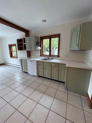 4 Great Road R, Bedford, MA 01730