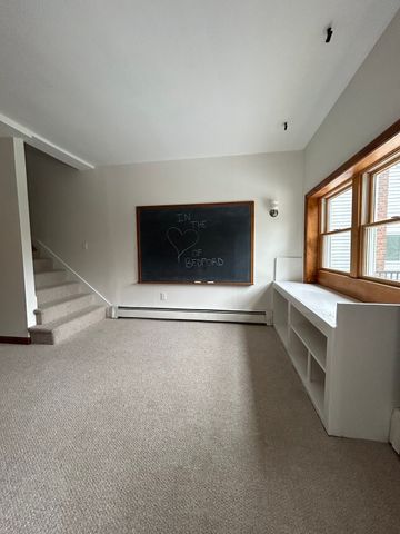 4 Great Road R, Bedford, MA 01730