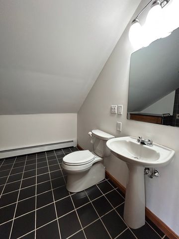 4 Great Road R, Bedford, MA 01730