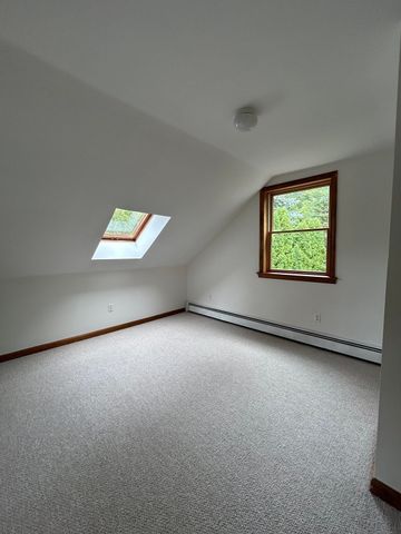 4 Great Road R, Bedford, MA 01730