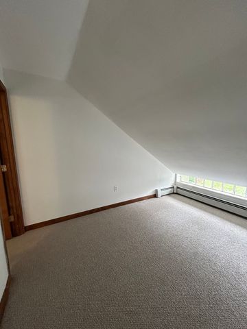 4 Great Road R, Bedford, MA 01730