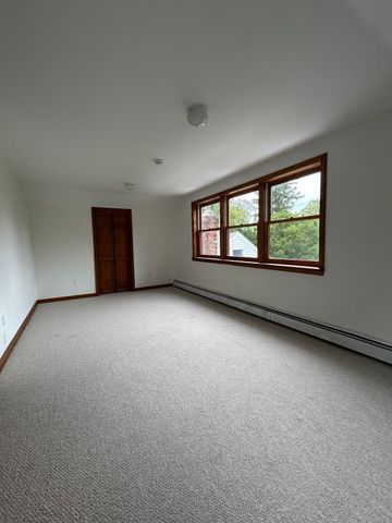 4 Great Road R, Bedford, MA 01730