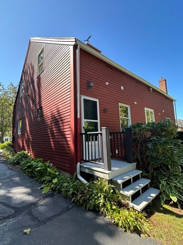 4 Great Road R, Bedford, MA 01730
