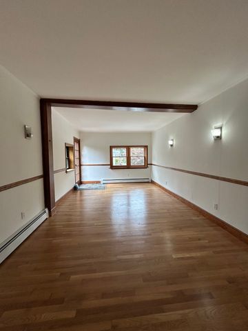 4 Great Road R, Bedford, MA 01730