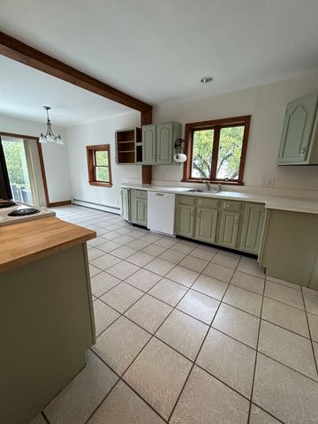 4 Great Road R, Bedford, MA 01730