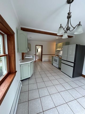 4 Great Road R, Bedford, MA 01730