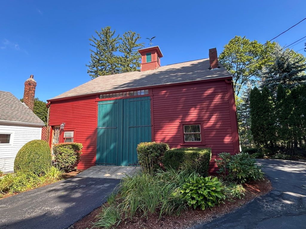 4 Great Road R, Bedford, MA 01730