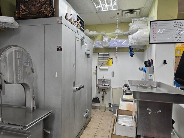 3102 W Devon Avenue, Chicago, IL 60659