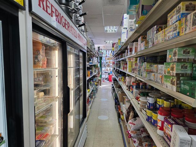 3102 W Devon Avenue, Chicago, IL 60659