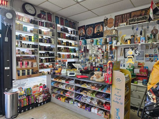 3102 W Devon Avenue, Chicago, IL 60659