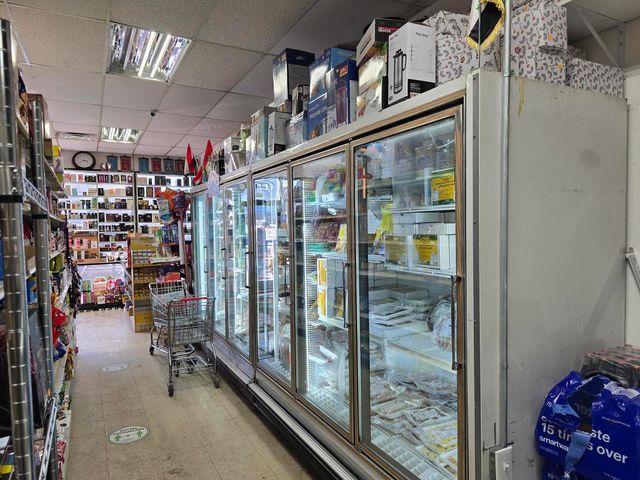 3102 W Devon Avenue, Chicago, IL 60659