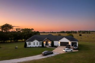 7990 East Farm Road 116, Strafford, MO 65757