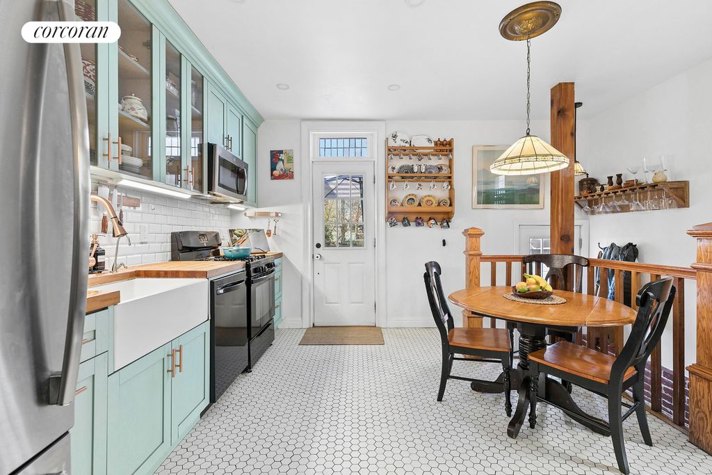 972 ALBANY Avenue, New York City, NY 11203