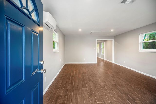 628 Foster Street, Tomball, TX 77375