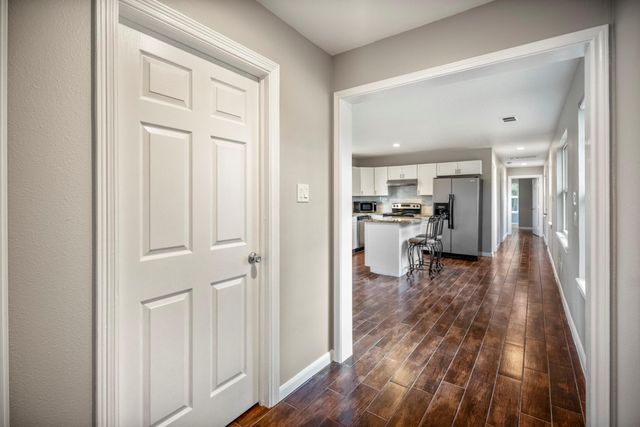 628 Foster Street, Tomball, TX 77375