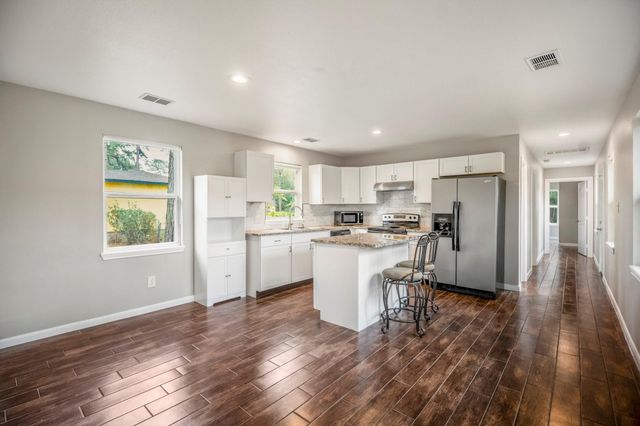 628 Foster Street, Tomball, TX 77375