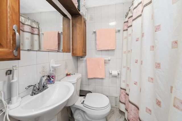 38 E Foster 2, Melrose, MA 02176