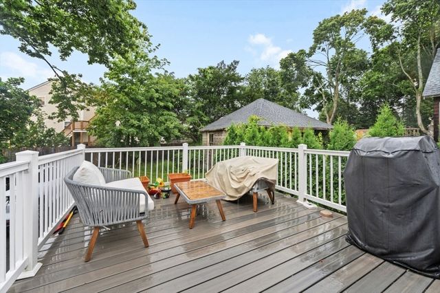 38 E Foster 2, Melrose, MA 02176