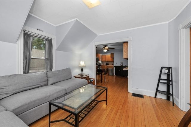 38 E Foster 2, Melrose, MA 02176