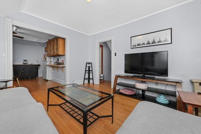 38 E Foster 2, Melrose, MA 02176