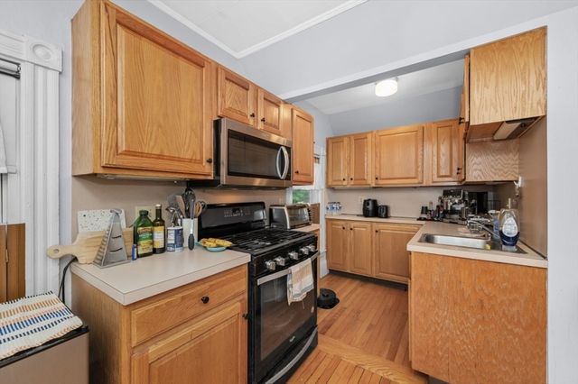 38 E Foster 2, Melrose, MA 02176