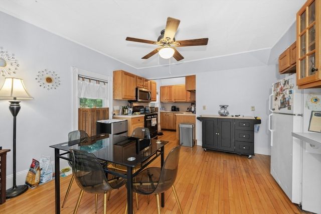 38 E Foster 2, Melrose, MA 02176