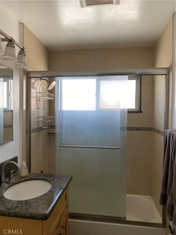 Image 10 of property listing at 5117 E Flagstone, Long Beach, CA 90808