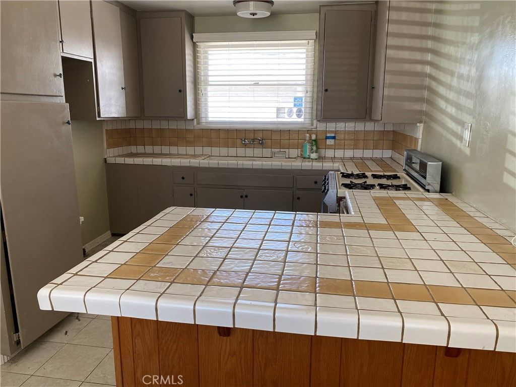 Image 3 of property listing at 5117 E Flagstone, Long Beach, CA 90808