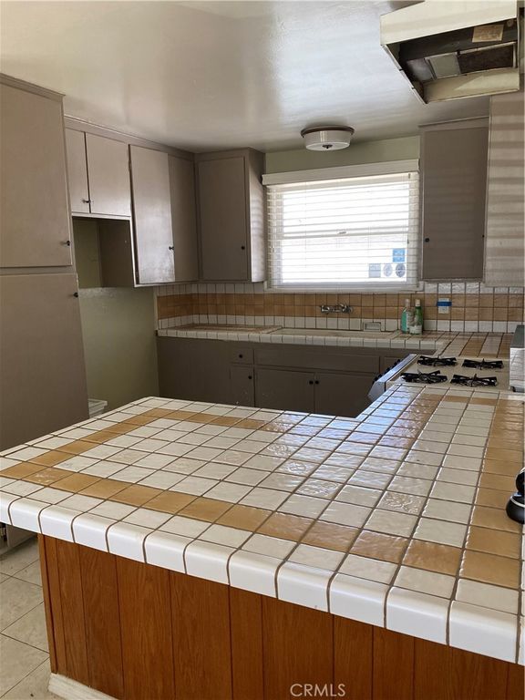 Image 4 of property listing at 5117 E Flagstone, Long Beach, CA 90808