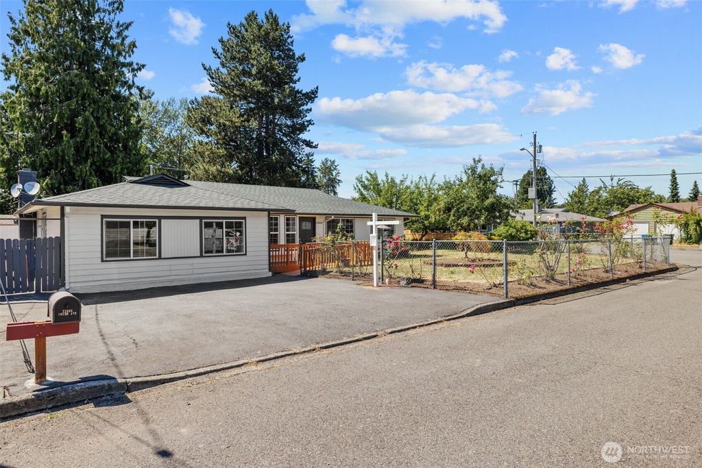 22605 105th Avenue SE, Kent, WA 98031