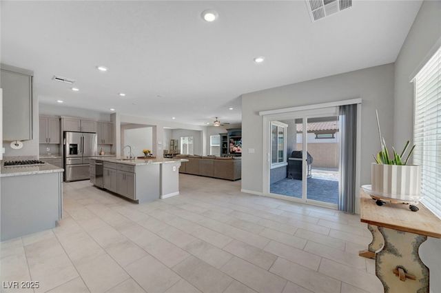 1943 Marks River Place, North Las Vegas, NV 89084