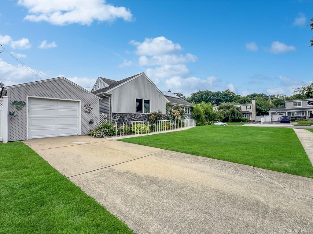2810 Charles Road, Wantagh, NY 11793 — photo 2
