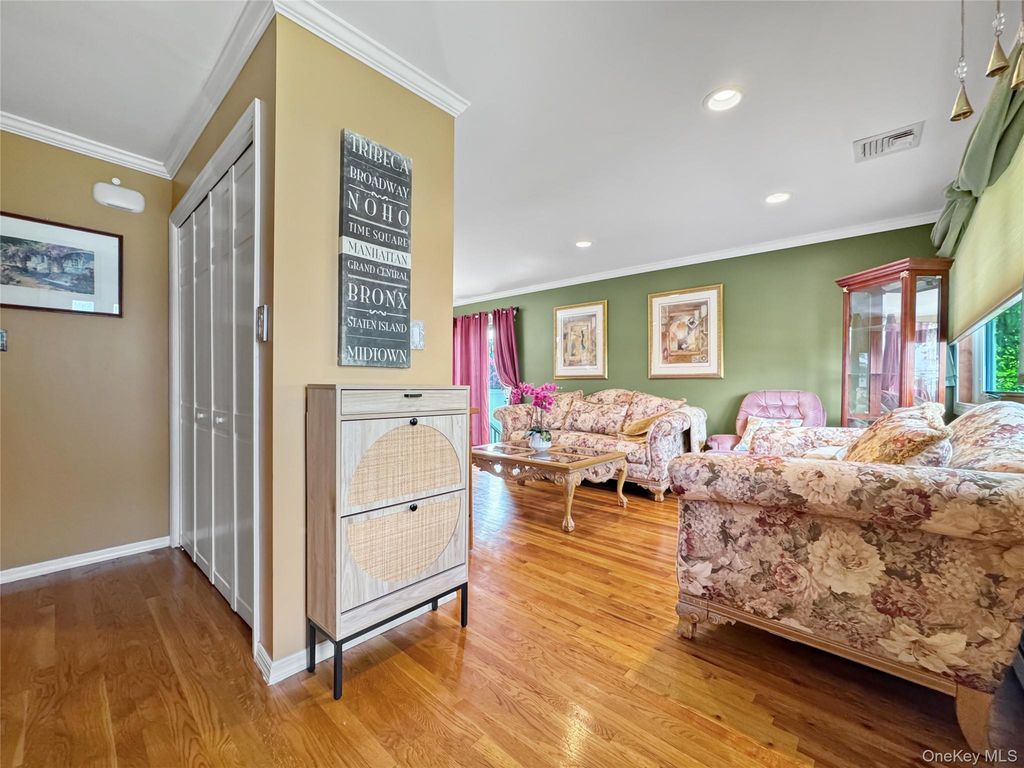 2810 Charles Road, Wantagh, NY 11793 — photo 3