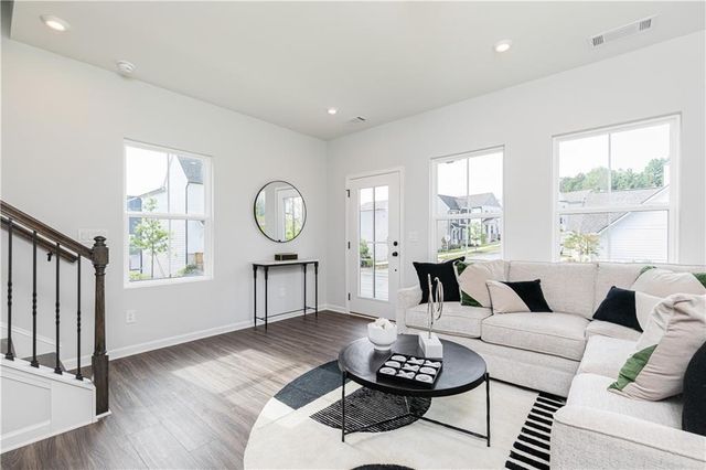 1422 Creekside Circle, Atlanta, GA 30318