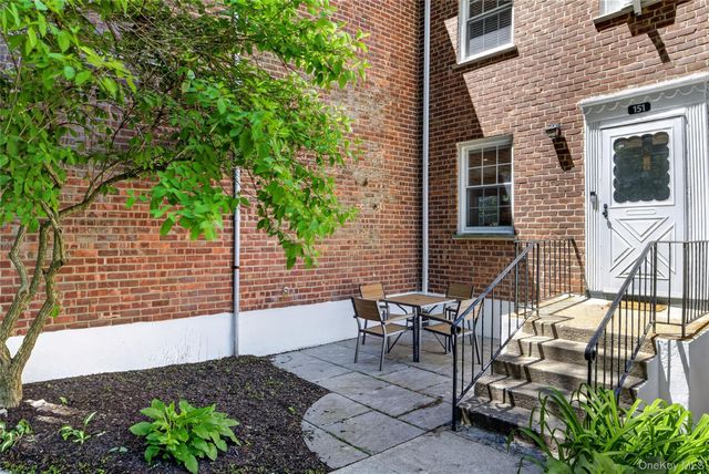 17 Fieldstone Drive 151, Hartsdale, NY 10530