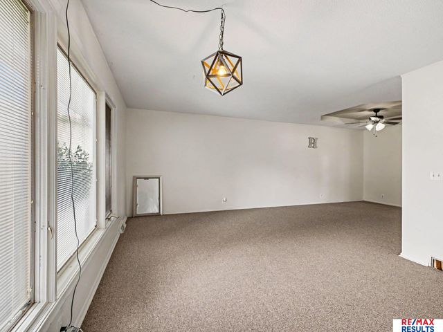 11426 Grand Circle, Omaha, NE 68164
