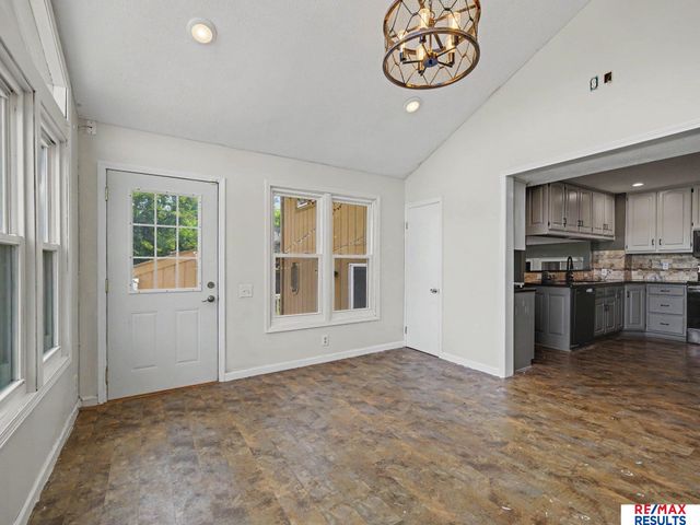 11426 Grand Circle, Omaha, NE 68164