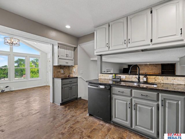 11426 Grand Circle, Omaha, NE 68164