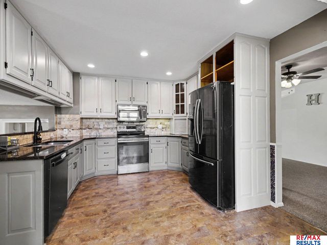 11426 Grand Circle, Omaha, NE 68164