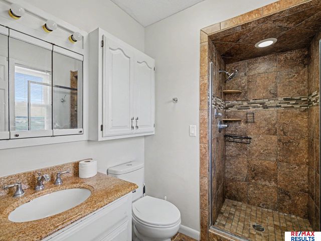 11426 Grand Circle, Omaha, NE 68164