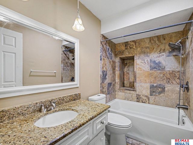 11426 Grand Circle, Omaha, NE 68164