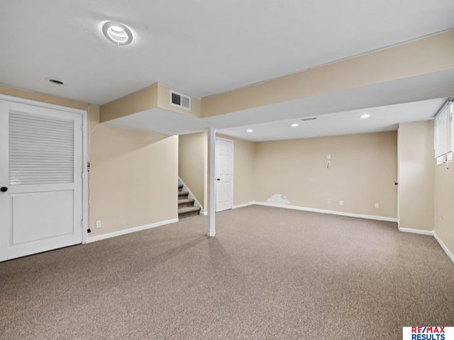 11426 Grand Circle, Omaha, NE 68164