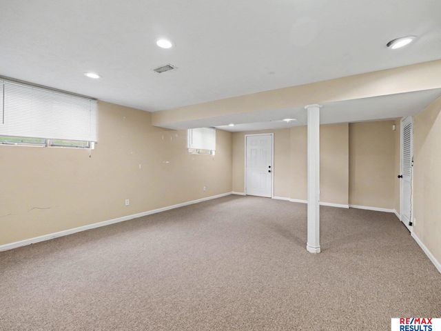 11426 Grand Circle, Omaha, NE 68164