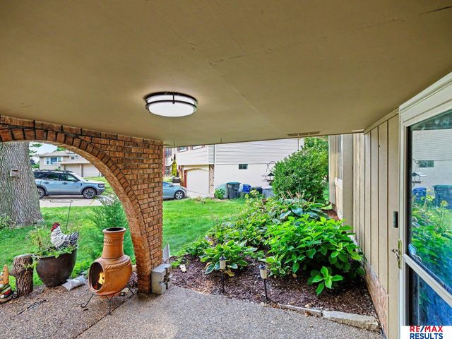 11426 Grand Circle, Omaha, NE 68164